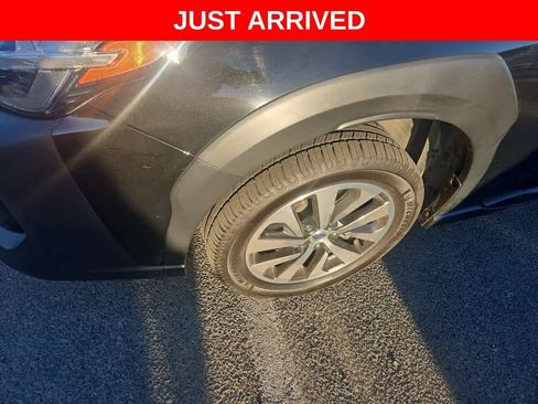 Used 2024 Subaru Outback Premium AWD/4WD image 3