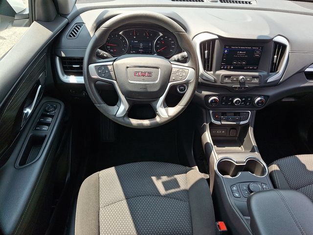 Used 2024 GMC Terrain SLE w/ Driver Convenience Package FWD image 11