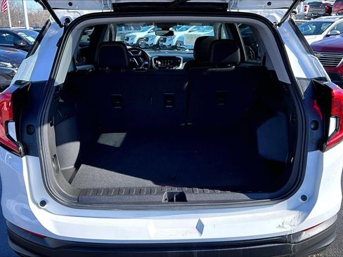 Used 2024 GMC Terrain SLE image 4