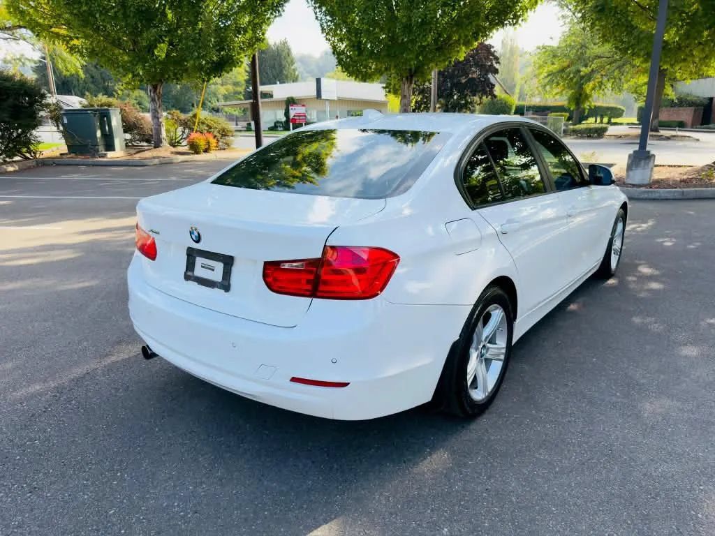 Used 2015 BMW 320i xDrive Sedan AWD/4WD image 4