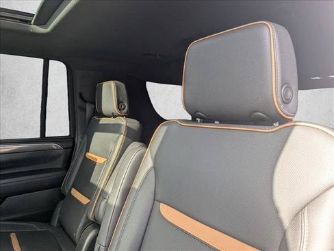 Used 2023 GMC Yukon XL AT4 w/ Technology Package AWD/4WD image 16