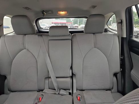 Used 2020 Toyota Highlander LE AWD/4WD image 9