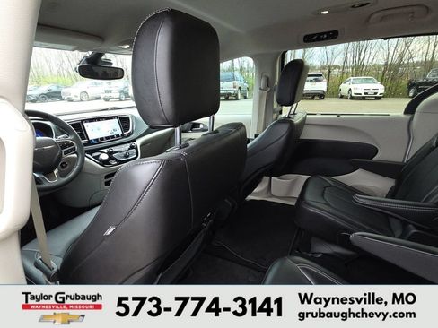 Used 2024 Chrysler Pacifica Touring-L FWD image 26