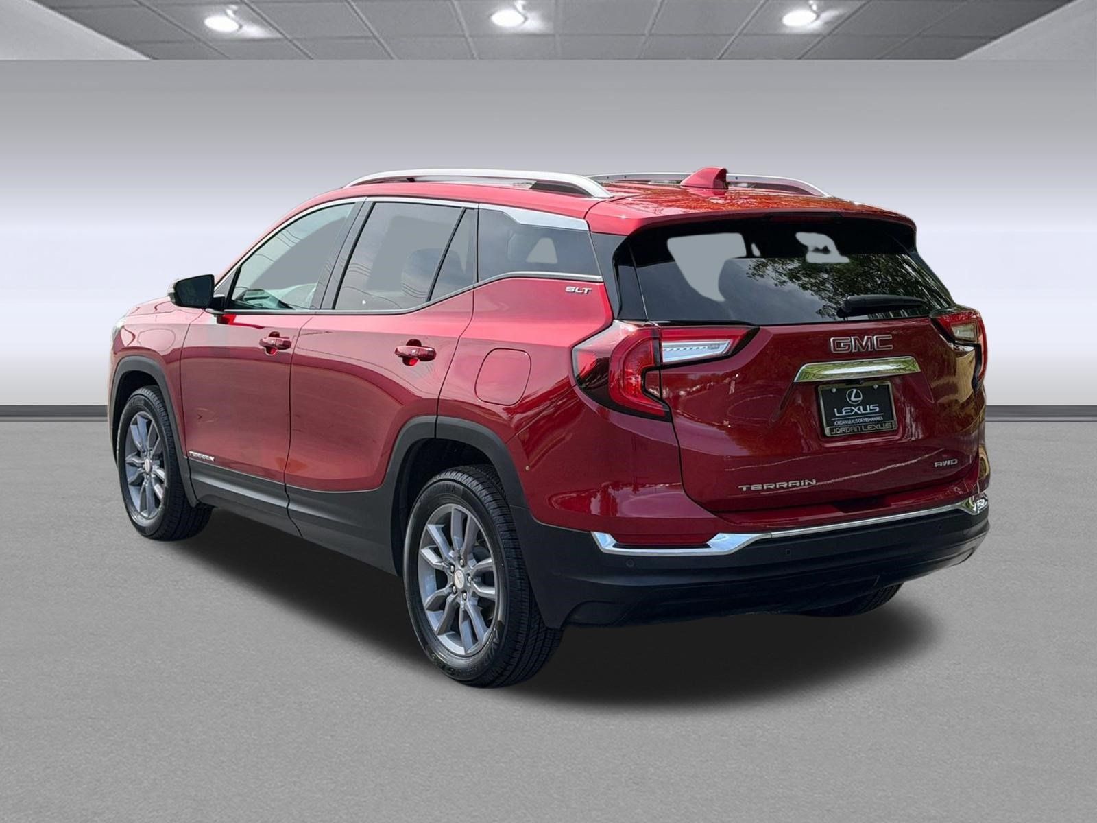Used 2024 GMC Terrain SLT w/ Infotainment Package II AWD/4WD image 3