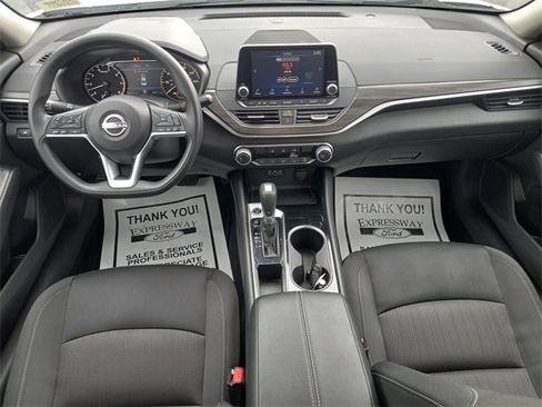 Used 2024 Nissan Altima 2.5 SV image 14