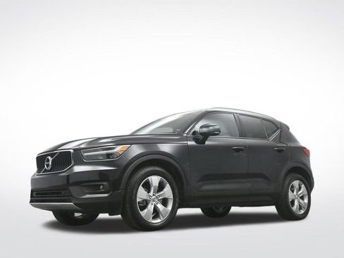 Used 2022 Volvo XC40 T5 Momentum image 37