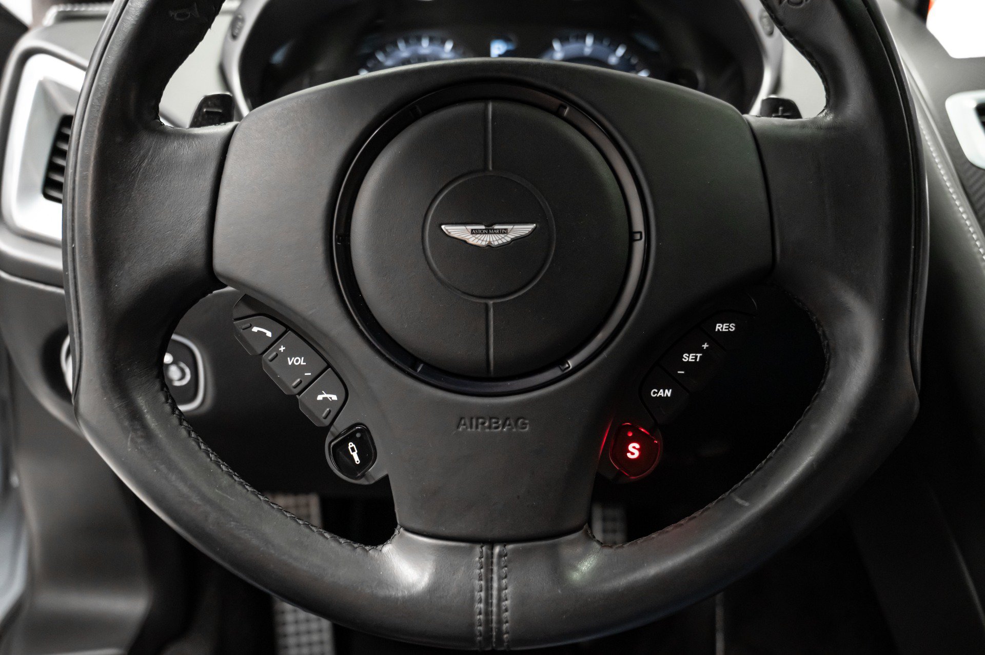 Used 2014 Aston Martin Vanquish Coupe RWD image 6