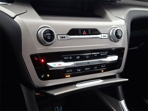 Used 2022 Ford Explorer XLT w/ Equipment Group 202A image 16