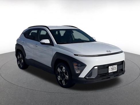 Used 2025 Hyundai Kona SEL image 3