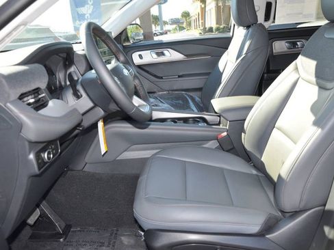 New 2025 Ford Explorer Active w/ Active Comfort Package image 10