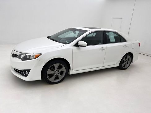Used 2014 Toyota Camry SE w/ Leather Package image 5