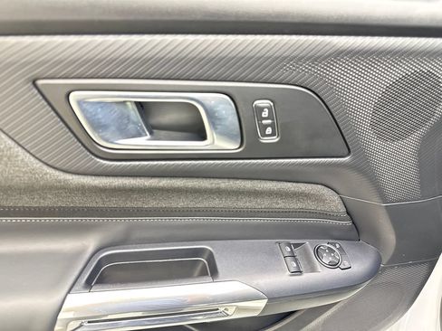 Used 2025 Ford Mustang Coupe RWD image 30