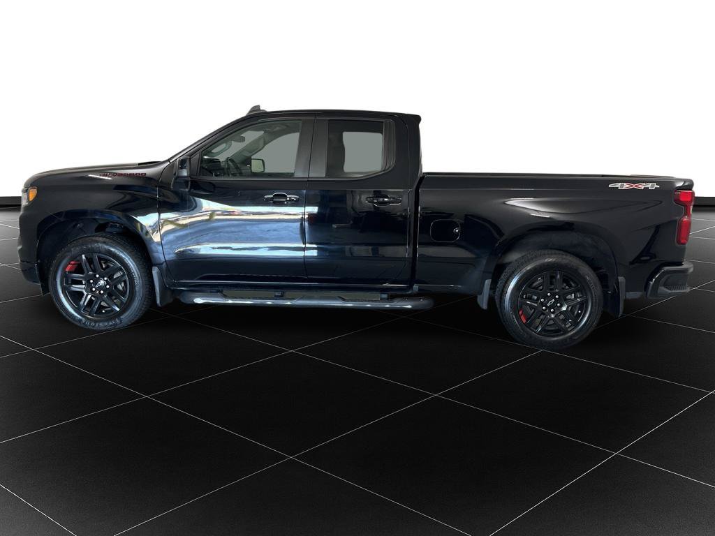 Used 2023 Chevrolet Silverado 1500 RST w/ Redline Edition AWD/4WD image 2