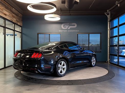 Used 2017 Ford Mustang Coupe image 3