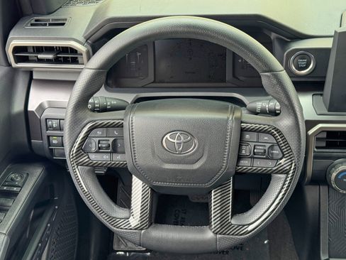 Used 2025 Toyota 4Runner SR5 RWD image 18