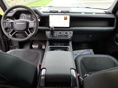 Used 2023 Land Rover Defender 110 AWD/4WD image 32