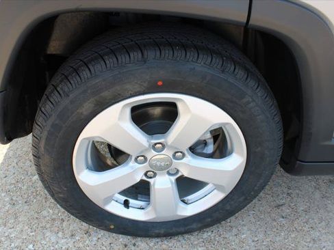 Certified 2020 Jeep Compass Latitude w/ Safety & Security Group FWD image 14