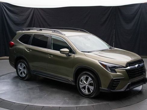 Used 2024 Subaru Ascent Premium w/ Convenience Package image 2