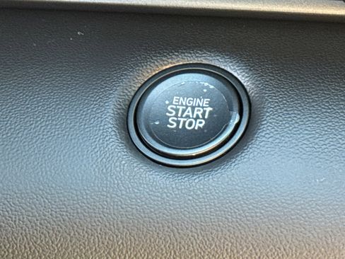 Certified 2025 Hyundai Elantra Sport image 33