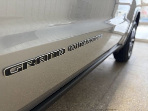 Used 2020 Jeep Grand Cherokee Laredo w/ Security & Convenience Group image 28