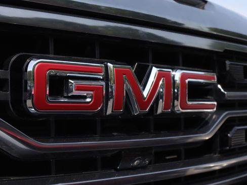 Used 2024 GMC Sierra 1500 AT4 w/ Technology Package AWD/4WD image 35