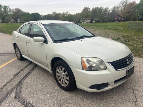 Used 2009 Mitsubishi Galant ES FWD image 1