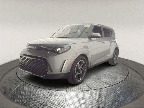 Used 2023 Kia Soul EX FWD image 2
