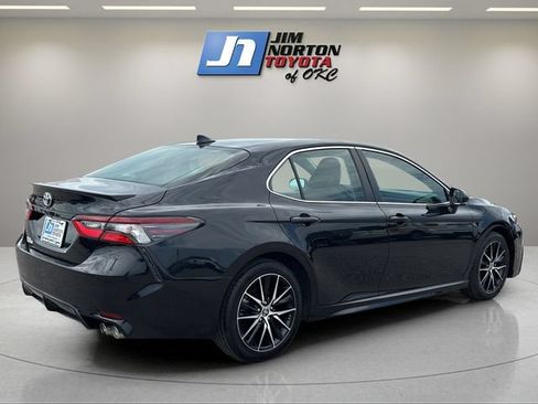 Used 2023 Toyota Camry SE FWD image 5