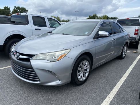 Used 2015 Toyota Camry LE FWD image 2