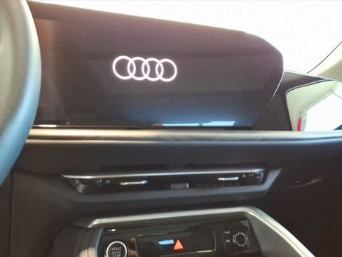 Certified 2025 Audi Q5 Premium w/ Convenience Package image 12