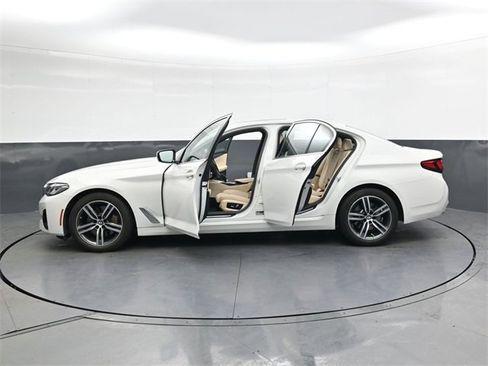 Used 2023 BMW 530i w/ Convenience Package image 32