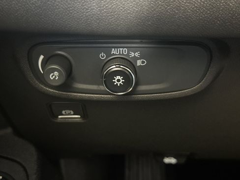 Used 2020 GMC Terrain SLE FWD image 34