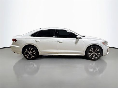 Used 2020 Volkswagen Passat 2.0T SEL image 6