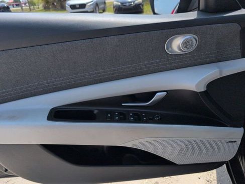 Used 2025 Hyundai Elantra Limited FWD image 11