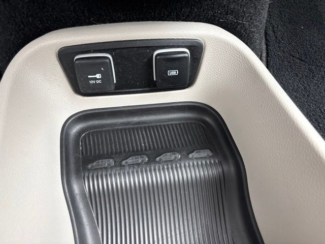 Used 2019 Chrysler Pacifica Touring-L Plus w/ Tire & Wheel Group FWD image 19