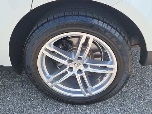 Certified 2021 Porsche Macan AWD/4WD image 12