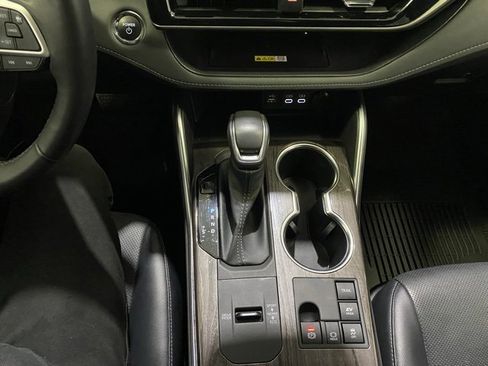 Used 2023 Toyota Highlander Limited image 23