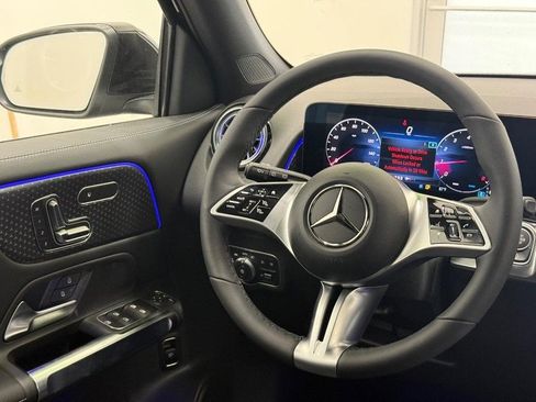 New 2025 Mercedes-Benz GLB 250 4MATIC image 8