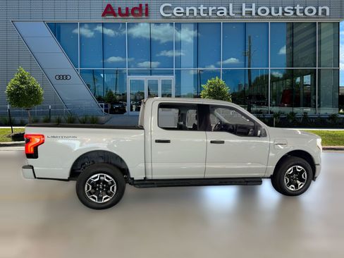 Used 2023 Ford F150 Lightning XLT image 7