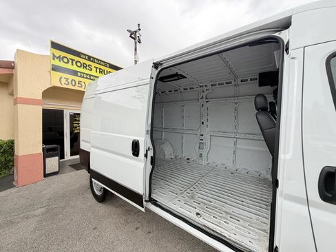 Used 2025 RAM ProMaster 2500 w/ Convenience Group FWD image 8