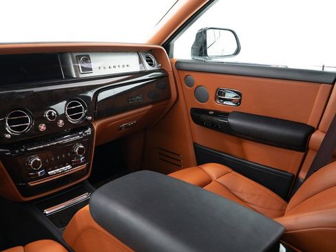 Certified 2018 Rolls-Royce Phantom Sedan image 33