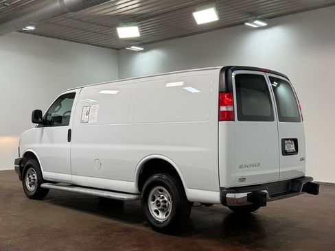 Used 2024 GMC Savana 2500 w/ Driver Convenience Package image 5