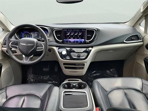 Used 2022 Chrysler Pacifica Touring-L FWD image 20