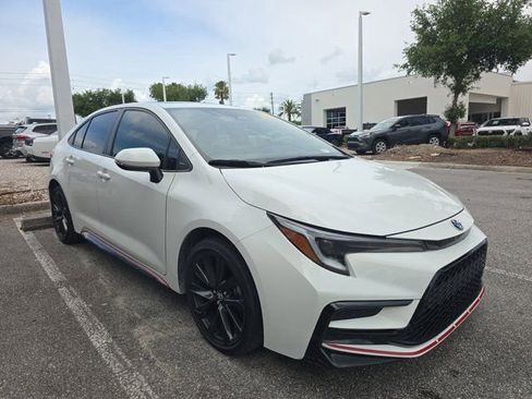 Certified 2023 Toyota Corolla SE w/ SE Package FWD image 1