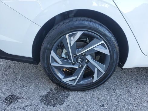 Used 2025 Hyundai Elantra SEL FWD image 5