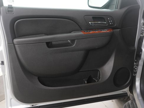 Used 2013 Chevrolet Avalanche LTZ image 21