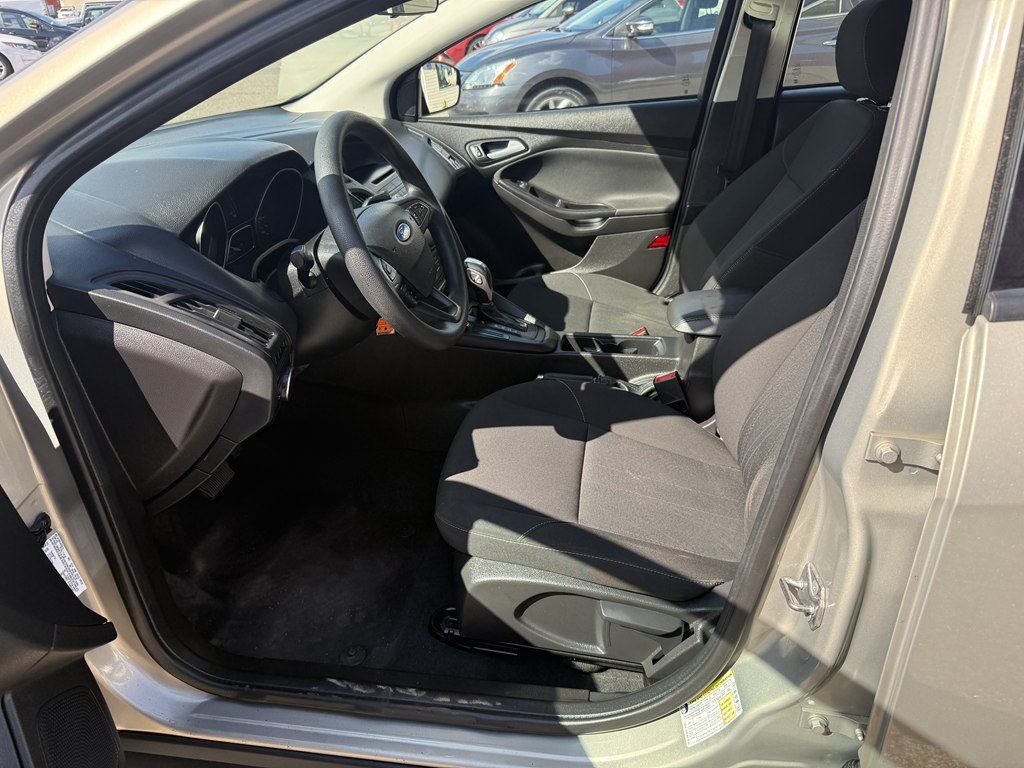 Used 2016 Ford Focus SE FWD image 12