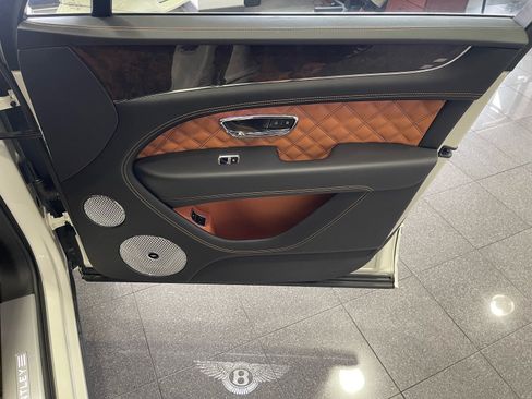 Used 2022 Bentley Bentayga AWD/4WD image 39