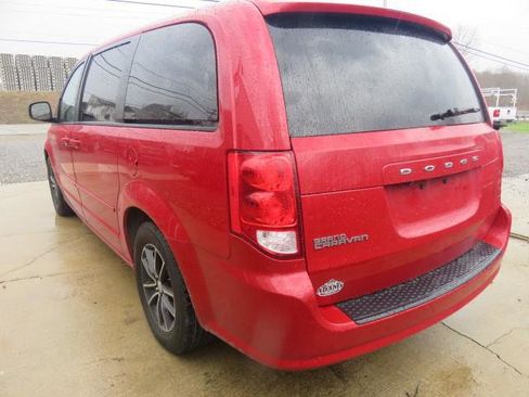 Used 2015 Dodge Grand Caravan SXT image 5
