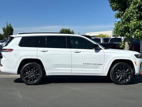 New 2026 Jeep Grand Cherokee L Limited AWD/4WD image 3